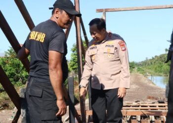 Kapolda Kaltara Tinjau Pembangunan Jembatan SP 6 B dan Serahkan Bantuan Lampu Tenaga Surya
