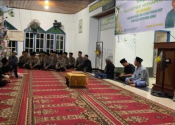Personel Ditsamapta Polda Kaltara Tampil Sebagai Tim Hadrah dalam Peringatan Maulid Nabi di Masjid Al Hidayah