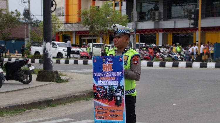 Ditlantas Polda Kaltara Gelar Sosialisasi Ruang Henti Khusus (RHK) di Simpang Unikal Tanjung Selor