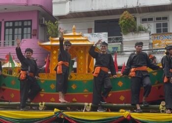 Pawai Budaya Iraw Tengkayu Jadi Daya Tarik Wisatawan Asal Tawau, Malaysia
