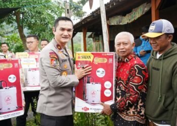 Sespimma Polri Serahkan Bantuan Alat Pertanian untuk Gapoktan di Kota Batu