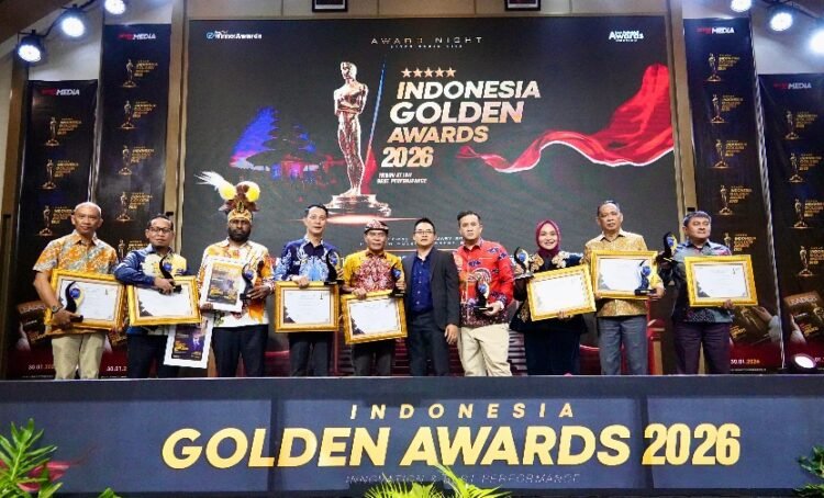 Indonesia Golden Awards 2026: Gubernur Zainal A Paliwang Raih Penghargaan The Best Governor