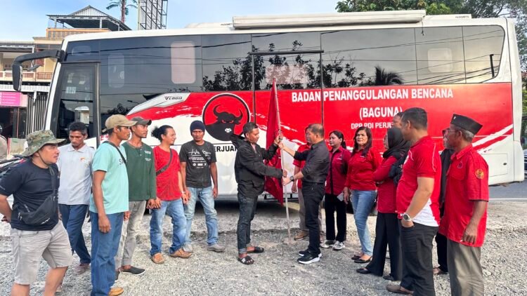 DPC PDI Perjuangan Tarakan Lepas Mobil Klinik dan Relawan Kemanusiaan ke Wilayah Bencana Sumatera