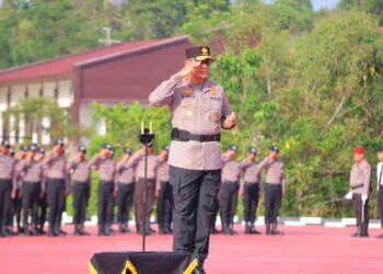Kapolda Kaltara Beri Reward Anggota Berprestasi, Tegaskan Disiplin dan Integritas