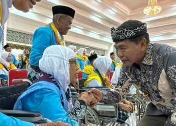 Gubernur  Lepas 484 Calon Jemaah Haji Asal Kaltara, Zainal A Paliwang Tekankan Hal Ini