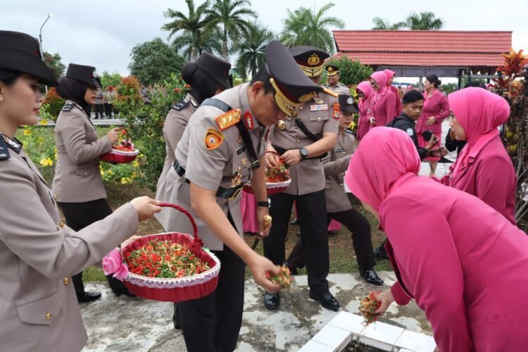 Kapolda Kaltara Pimpin Ziarah Makam di TMP Telabang Bangsa, Teguhkan Semangat Bhayangkara ke-80