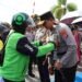 Komunitas Ojol Tanjung Selor Lepas Kepergian Irjen Pol. Djati Wiyoto Abadhy dengan Syal Dayak